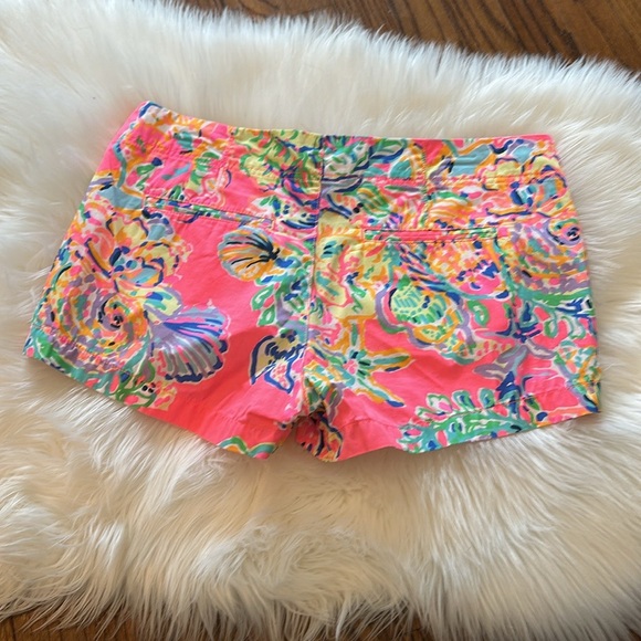 Lilly Pulitzer Kerrie Short in It’s Always Summer Somewhere - Picture 5 of 5